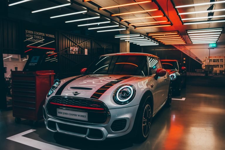 How to dodge debt problems when buying a new car?