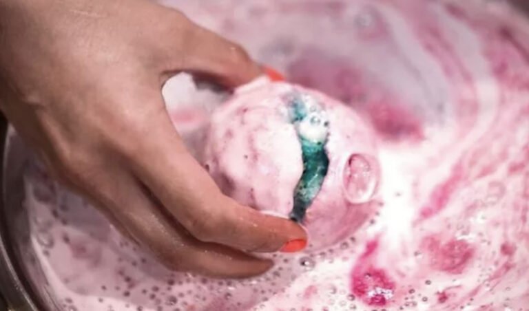 4 Tips for Recreating the Spa Experience at Home with Bath Bombs