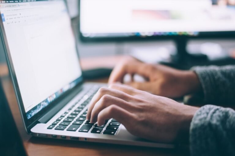 Should You Have a Live Chat on for Your Website?
