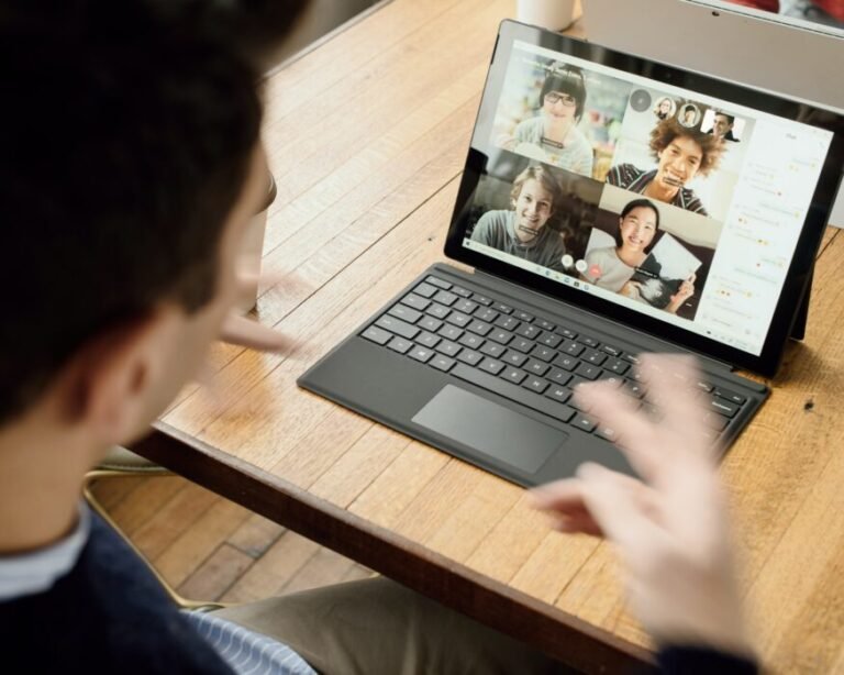 3 Reasons Why Turning Your Zoom Camera On Is Beneficial to Your Team