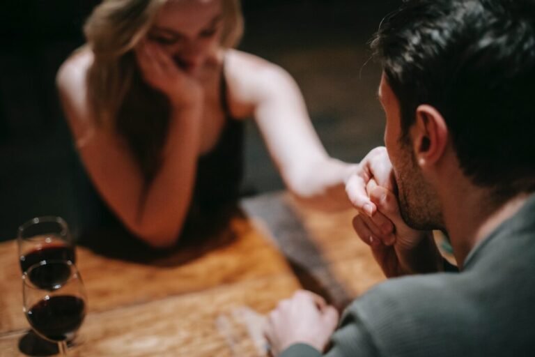 8 Red Flags to Watch for When Dating