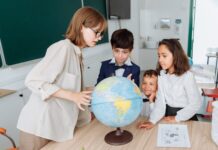 How Can Teachers Stay Fashionable and Comfortable in the Classroom: Tips for Everyday Style